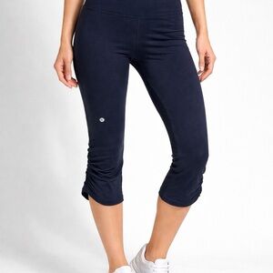 lululemon athletica Navy Cropped Ruched Capris size 4